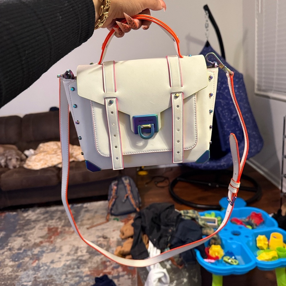 Michael Kors 
Manhattan Medium Contrast-Trim Leather Satchel